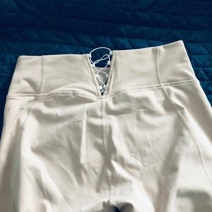 DEMI LOVATO ATHLETICA